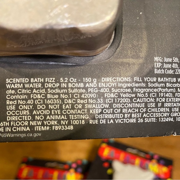 New in package bundle of 4 Llama Bath Fizz Bombs - Picture 5 of 5